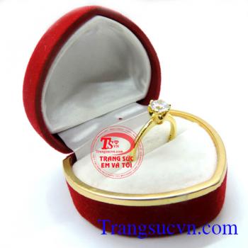Nhẫn nữ đá quy vàng tây sang trọng nhẫn nữ được gắn đá tinh tế.