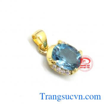 Mặt dây topaz bọc vàng cho nữ mệnh Thủy và Mộc mang năng lượng riêng.