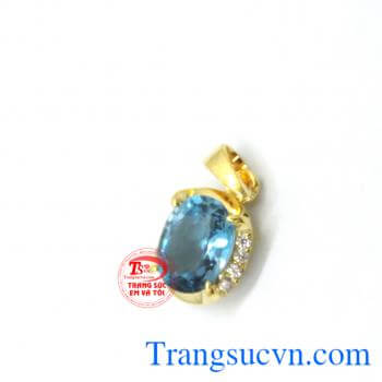 Mặt dây topaz bọc vàng mang lại may mắn và thành công mọi ngày.