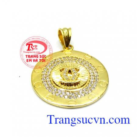 sản phẩm được chế tác trên chất liệu vàng 10k kiểu dáng hiện đại trẻ trung và không kém phần lịch lãm cho nam giới