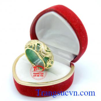 Nhẫn ngọc cẩm thạch bọc vàng bản lá hẹ
