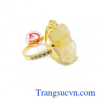 Đeo hợp thời trang và quý phái nhẫn nữ tỳ hưu. Nhẫn thạch anh vàng tỳ hưu bọc vàng 14k
