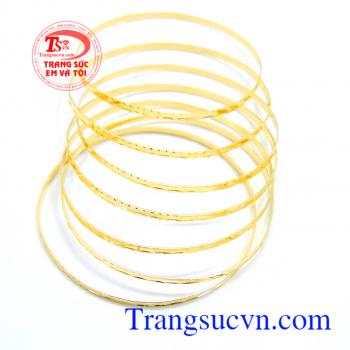 Vòng tuần vàng may mắn đeo cả ngày tạo sự Massage cho cổ tay lưu thông khí huyết tốt cho sức khỏe.