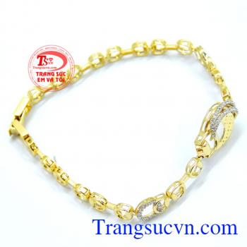 Lắc tay nữ 10k thiết kế tinh tế đem lại nét quyễn rũ và ngọt ngào cho phái nữ. Lắc tay nữ hàn quốc kiểu đẹp vàng 10k