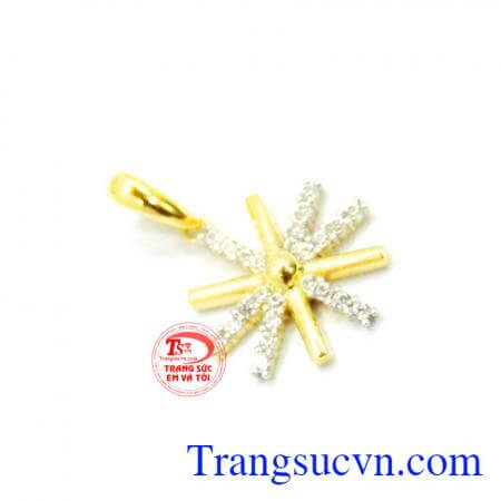 Mặt dây vàng 10k hậu duệ mặt trời mang đến may mắn và vẻ đẹp thời trang, sang trọng cho người đeo.