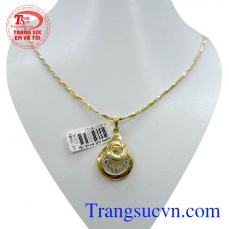 Bộ sản phẩm vàng tây dây chuyền mặt dây đảm bảo đẹp sang trọng, hợp thời trang, chất lượng vàng.