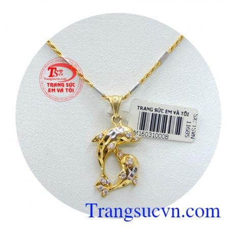 Bộ trang sức nữ vàng tây mặt dây được kết hợp giữa mặt dây chuyền Cá voi và dây chuyền vàng. Cá voi là loài trung tình minh chứng cho tình yêu.