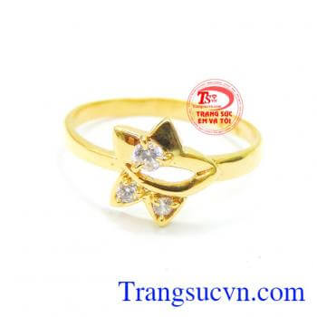 Thiết kế hình ngôi sao phá cách tạo sự trẻ trung. Nhẫn nữ ngôi sao đáng yêu