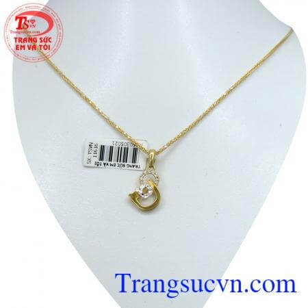Bộ trang sức mặt dây chữ D hàng hiệu kết hợp dây chuyền vàng đảm bảo chất lượng vàng, đảm bảo uy tín,  đeo cùng mặt dây món quà ý nghĩa.