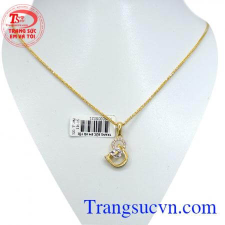 Bộ trang sức mặt dây chữ D độc đáo, tinh tế. Bộ trang sức mặt dây chữ D xinh xắn, hợp thời trang.