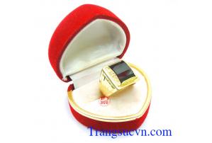 Nhẫn nam vàng gắn đá nhân tạo phù hợp cho nam đeo ngón giữa và ngón nhẫn