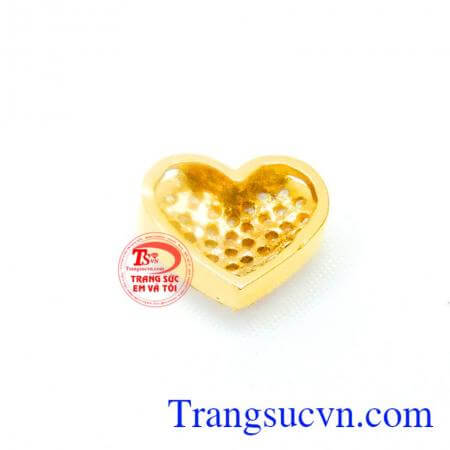 Mặt dây trái tim đính đá kết đẹp hợp thời trang và sang trọng.