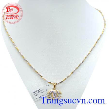 Mặt dây chanel bộ dây chuyền là sản phẩm bộ trang sức dành cho nữ kết với từ mặt dây, dây chuyền nữ đeo sáng hợp thời trang và sản phẩm dây chuyền vàng cho phái đẹp chất lượng.