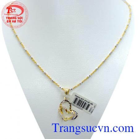 Mặt dây trái tim dây chuyền vàng kết nối thương yêu. Mặt dây trái tim dây chuyền vàng chất lượng.