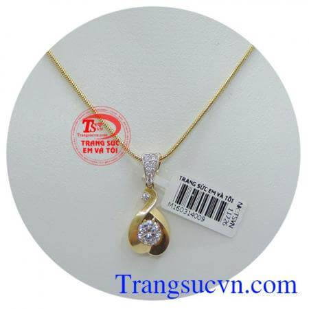 Bộ dây chuyền mặt dây, dây chuyền nữ đeo sáng hợp thời trang và sản phẩm dây chuyền vàng cho phái đẹp chất lượng kết hợp với mặt dây đính đá sáng bóng,kiểu dáng đẹp.