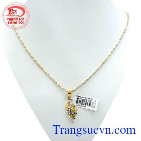 Bộ trang sức vàng mặt dây nữ tinh tế là món quà tuyệt vời dành cho người thương.