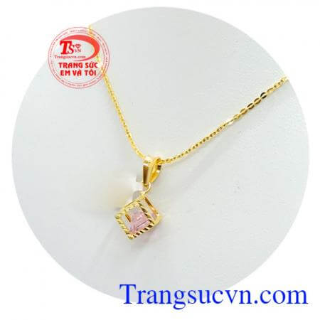 Trang sức mặt dây+dây chuyền vàng tôn lên vẻ nữ tính, trẻ trung, tạo phong cách riêng biệt cho người đeo.