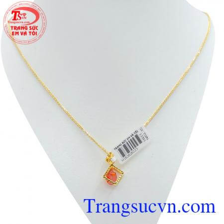 Bộ trang sức vàng tây đá đỏ trẻ trung, thời trang phù hợp cho những cô nàng yêu thích sự nữ tính, xinh xắn.