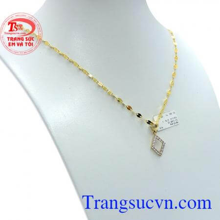 Bộ dây chuyền nữ kiểu đẹp, vòng cổ vàng nữ xinh, dây chuyền vàng kết hợp cùng mặt dây mảnh sáng bóng dây cho nữ giá rẻ,kiểu đẹp quý phái,dây chuyền vàng đảm bảo. 