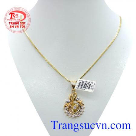 Bộ sản phẩm dây chuyền mặt dây vàng, bộ dây chuyền vàng nữ mỳ phù hợp đảm bảo chất lượng vàng trên từng sản phẩm,dây chuyền nữ vàng kết hợp cùng mặt dây vàng 18k sang trọng.