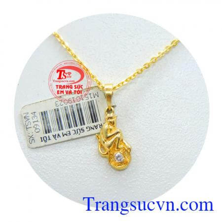 Mặt dây bộ dây chuyền vàng nữ phù hợp với người tuổi Thân, hợp thời trang và sang trọng quý phái dễ kết hợp với trang phục.