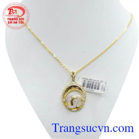 Bộ dây chuyền nữ + mặt dây là sự kết hợp giữa mặt dây vàng 10k cùng dây chuyền vàng tây mẫu mã sản phẩm sang trọng quý phái.