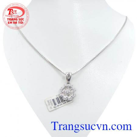 Nữ trang vàng trắng bộ họa đẹp