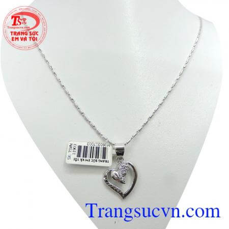 Bộ dây chuyền mặt dây vàng trắng 18k mang đến cho người đeo vẻ đẹp thời trang và duyên dáng. 