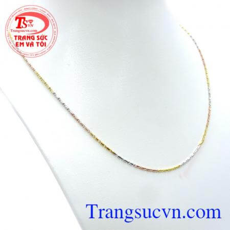 Sản phẩm dây chuyền í 18k nhập khó, thiết kế tinh tế sang trọng, vàng sáng bóng, bền màu