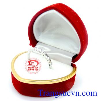 Mẫu mã đa dạng. Nhẫn nữ vàng trắng 18k tình yêu