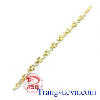 Thiết kế và chế tác tinh tế. Lắc tay nữ vàng sáng bóng 10k