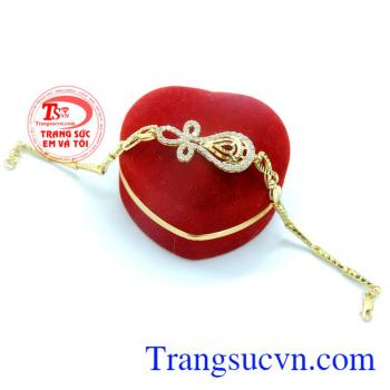 Thiết kế và chế tác tinh tế. Lắc ta nữ vàng 10k mặt đẹp