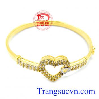 Trang sức vàng tây 10k kiểu chế tác tinh tế với sản phẩm được lấy ý tưởng từ những câu chuyện tình yêu. Mặt dây vàng 10k trái tim yêu