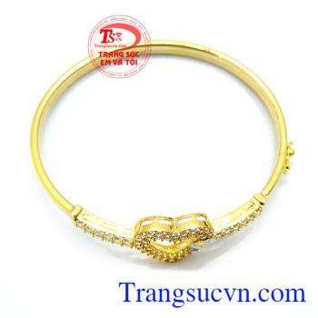 Sản phẩm vàng 10k chất lượng đảm bảo uy tín. Mặt dây vàng 10k trái tim yêu