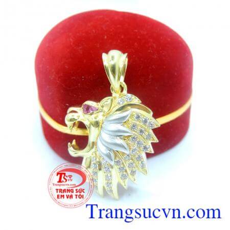 sản phẩm phù hợp cho nam đep cùng dây chuyền vàng.