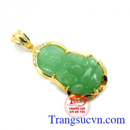 Mặt dây quan âm đá quý bọc vàng đẹp.