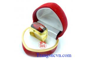 Nhẫn nam vàng tây đá đỏ bản to