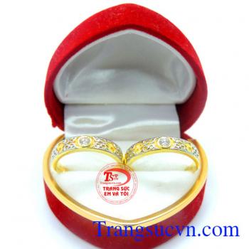 Nhẫn cưới vàng 10k sang trọng, nhẫn cưới đẹp, gắn kim cương nhận tạo, chất lượng đảm bảo, nhận thiết kế theo yêu cầu