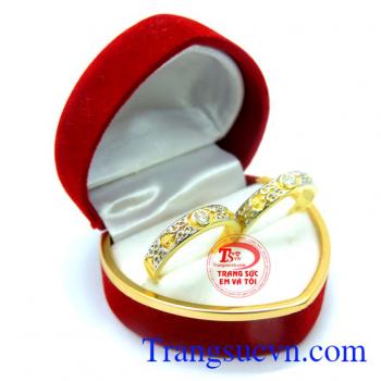 Nhẫn cưới vàng tây