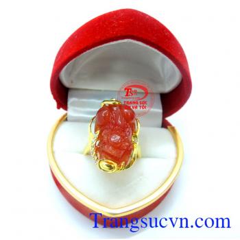 Nhẫn nữ đá đỏ kiểu đẹp trẻ trung.