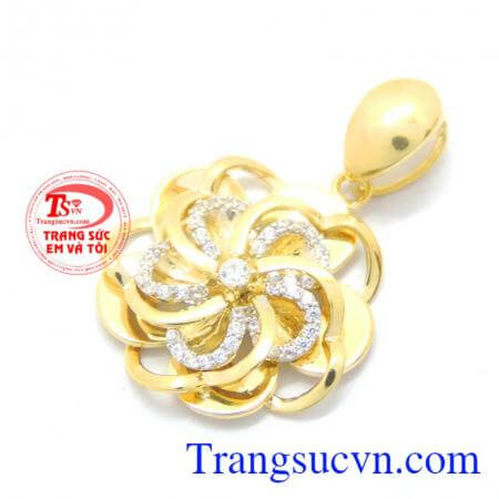 Trang sức Em và Tôi chuyên cung cấp các loại vàng tây mặt hoa vàng 10k đẹp. Mặt dây vàng 10k nữ tinh tế