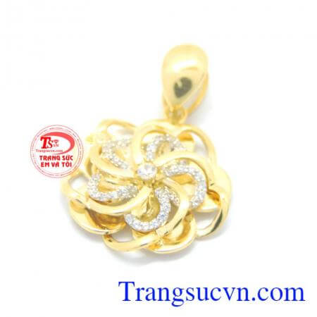 Mặt dây chuyền nữ, chất lượng đảm bảo, chế tác tinh xảo, là món quà ý nghĩa tặng phái đẹp trong các ngày lễ, kỷ niệm. Mặt dây vàng 10k nữ tinh tế 