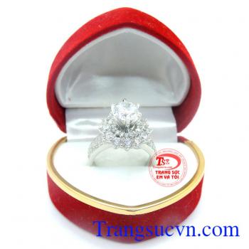 Nhẫn nữ kiểu dáng thiết kế tinh tế.