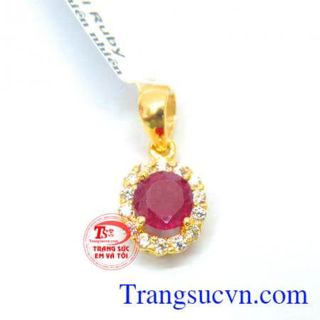 Mặt nữ ruby thiên nhiên thanh lịch