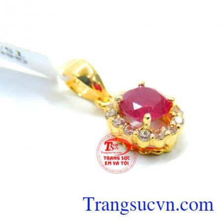 Mặt nữ ruby thiên nhiên thanh lịch 