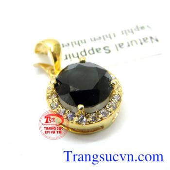 Mặt nữ saphire vàng 14k ngọt ngào mang lại vẻ quý phái đẳng cấp cho người sở hữu.