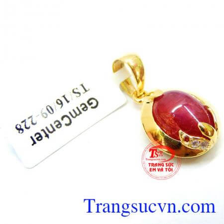 Mặt dây nữ ruby thiên nhiên dịu dàng còn có tác dụng rất tốt đối mặt dây chuyền phong thuỷ giúp đem lại tình cảm, may mắn.