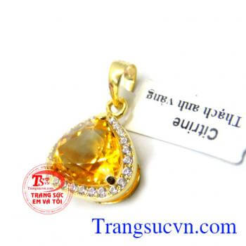 Đá thạch anh vàng mang năng lượng riêng hợp với người mệnh Thổ,Mệnh kim may mắn và thành công mọi ngày.