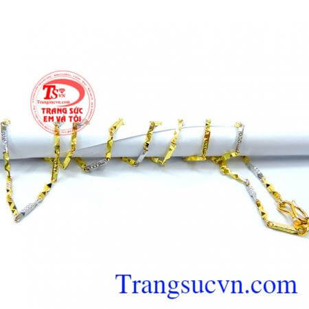 Chiếc dây chuyền vàng lướt sóng, sáng lấp lánh đeo cho nữ món quà tinh tế và quyến rũ dành cho phái đẹp