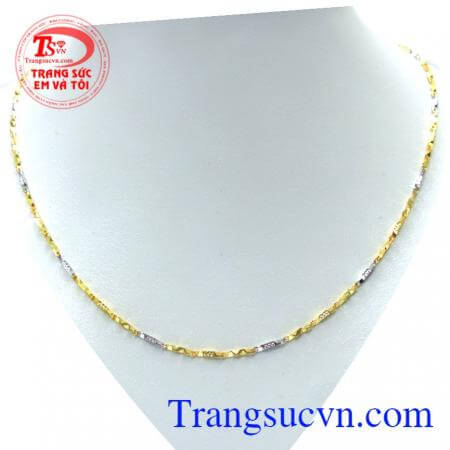 Dây chuyền nữ vàng tây quý phái kết hợp cùng mặt dây chuyền nữ tinh tế và quyến rũ